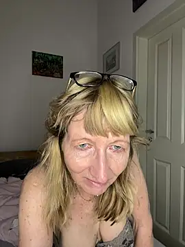 MatureKim Adlı Modelin Canlı XXX Sohbeti