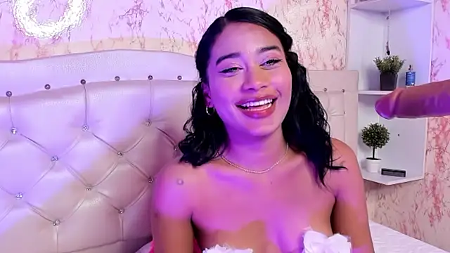 Онлайн чат XXX Horny_Brunette_