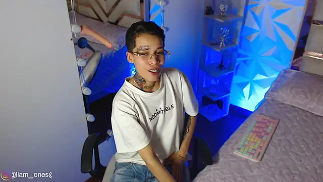 Chatroom XXX en direct de Jonesliam23