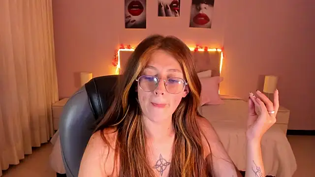 Emily_Warren_'s Live XXX Chat