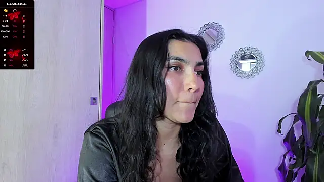 Chat +18 de bella_thorne3 ao vivo