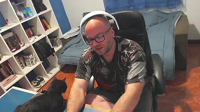 ravingr4d4 Adlı Modelin Canlı XXX Sohbeti