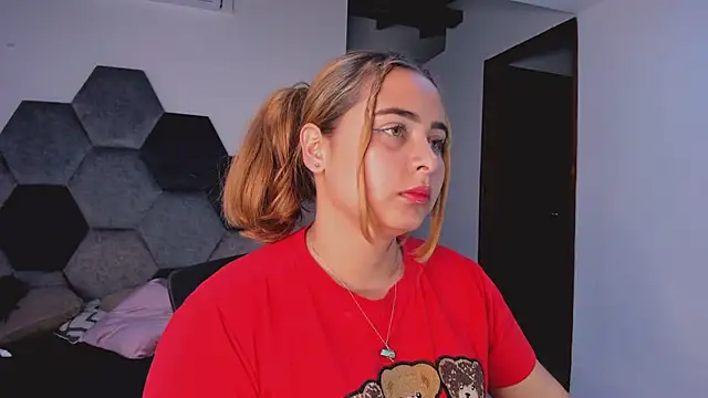 MikaelaStone Live XXX-chat