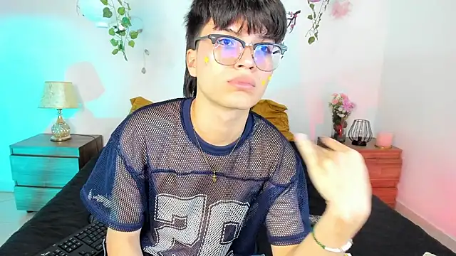 Kai_blaz Show in webcam