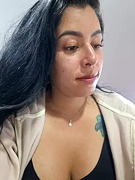 Luianna Adlı Modelin Canlı XXX Sohbeti