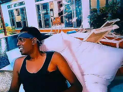 IndianHunk01 webcam show