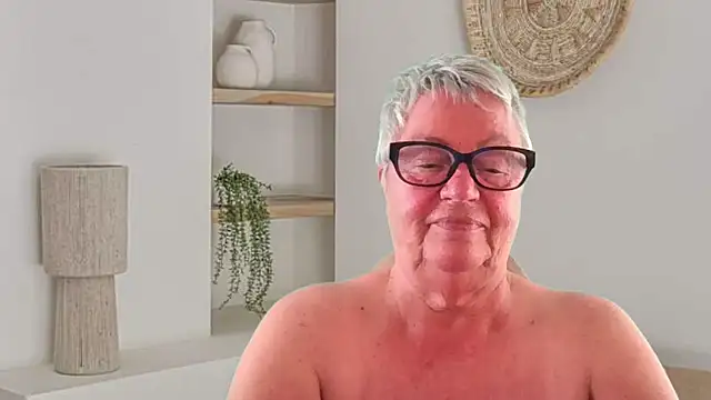 Mystery-Grandmother webcam show