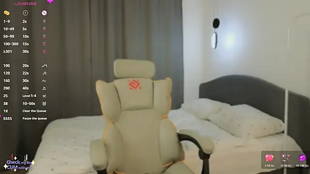 mowalova Live XXX-chat