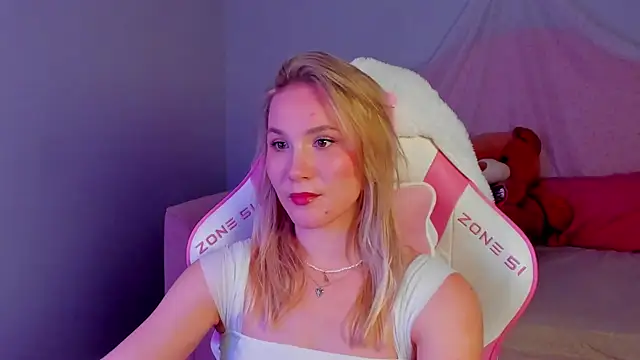 ElaraVoltage's Live XXX Chat