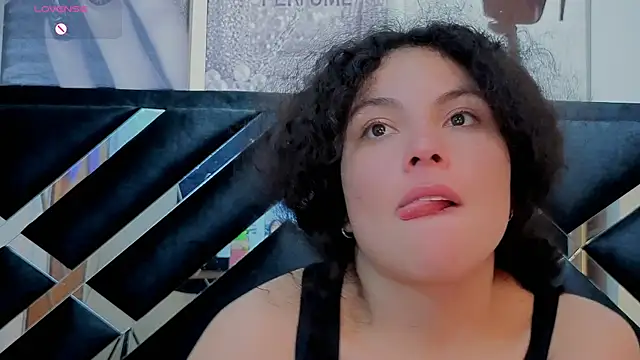 Zoe-yanin's Live XXX Chat