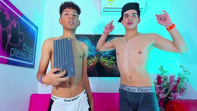 Spicy_guys Show Webcam