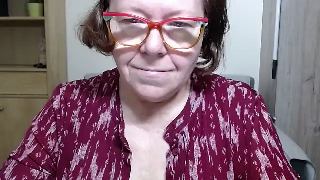 Show modela Adelewildx na web-kameri