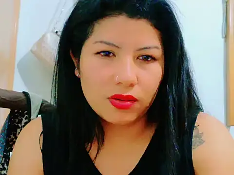 XXX chat uživo modela MojaditPussy