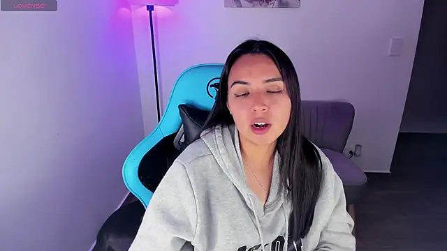 XXX chat uživo modela Nicole_Ss