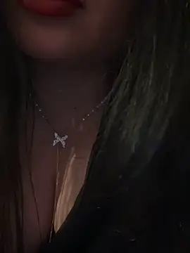 VictoriaSchneider_: διαδικτυακό σόου στην κάμερα