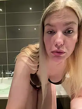 Chloemillerrxx webcam show
