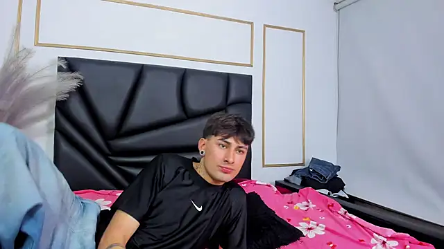 Kenji_n_Rousse's Live XXX Chat
