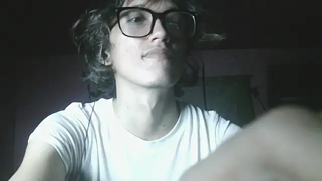 cherryuwu: διαδικτυακό σόου στην κάμερα