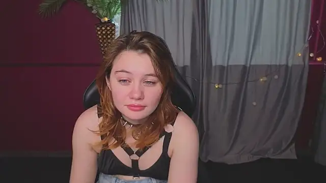 ElizabethRedWings Live XXX Chat