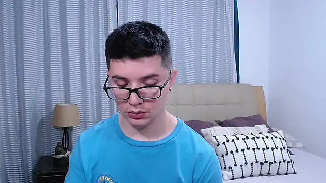 แชท XXX สดของ BlackFoXXX69