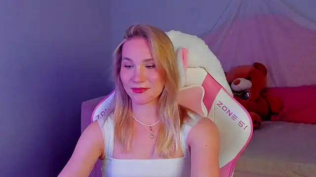 ElaraVoltage live XXX chat