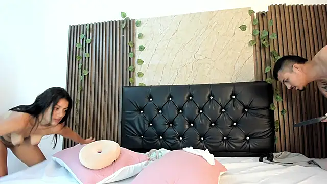 MarceANDCami's Live XXX Chat