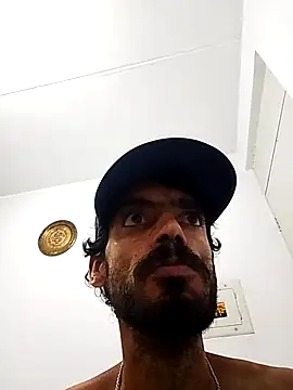 Swicth_love: διαδικτυακό σόου στην κάμερα