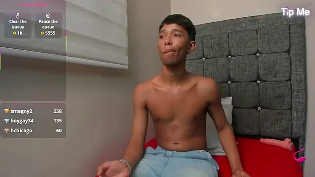 Little_Twink19x Adlı Modelin Canlı XXX Sohbeti