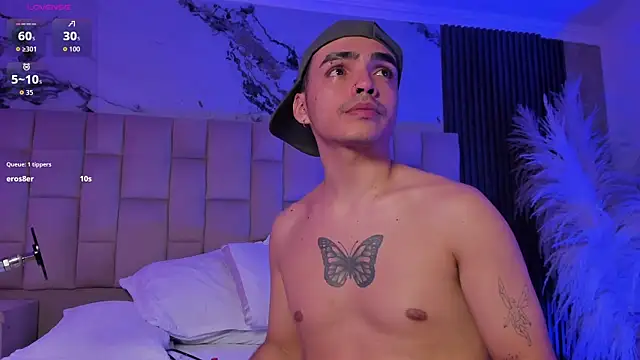 NicoKinggs_ Show in webcam