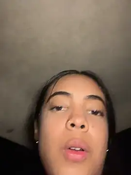 دردشة NAUGHTY_LITTLE_18 الجنسية المباشرة