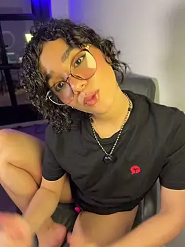 Capricho_01 Adlı Modelin Canlı XXX Sohbeti