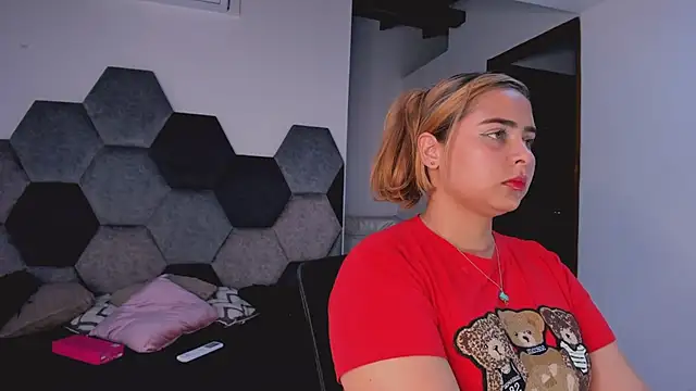 MikaelaStone's Live XXX Chat