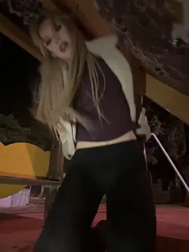 AlyssaFoxx_ élő XXX-chatje