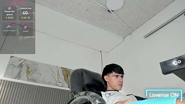 Dyla_n18's Live XXX Chat