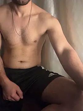 Kissbiceps Adlı Modelin Web Kamerası Şovu