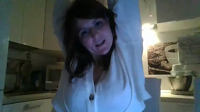 Chat +18 de Arivonne ao vivo