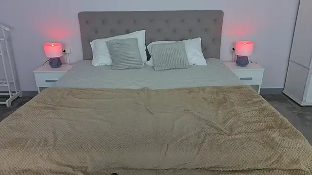 NikkiGoldSide élő XXX-chatje