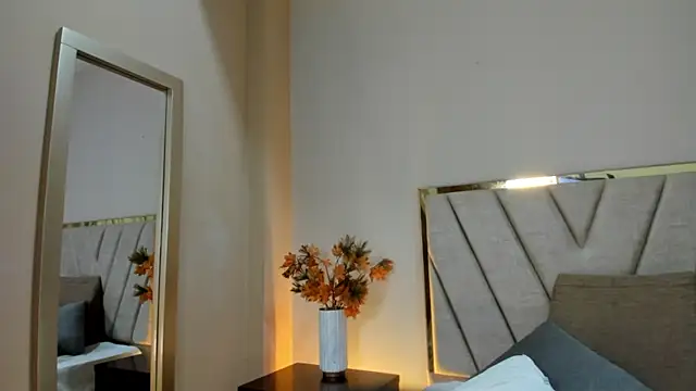AndraCyruss' Live XXX Chat
