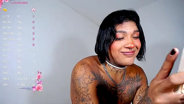 IsabellBigtitsxx Show in webcam