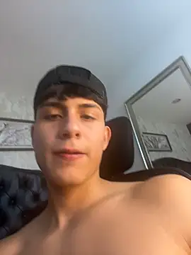Lander_Cruz Live XXX-chat