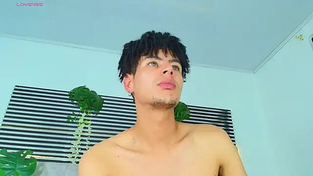 ThiiagoSaeenz's Live XXX Chat