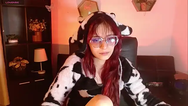 RedMeloddy's Live XXX Chat