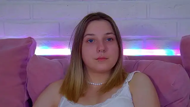 TinnaBurton live XXX chat