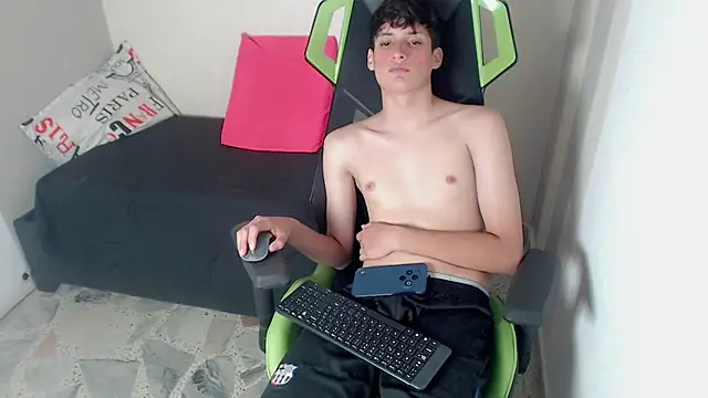 Pablito_junior's Webcam Show