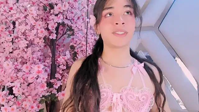 Violetbellarose1 Show in webcam