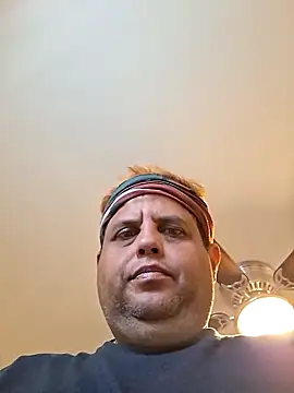 laraut69 Show in webcam
