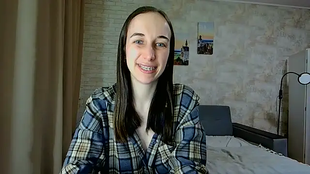 Anika_bloom: διαδικτυακό σόου στην κάμερα