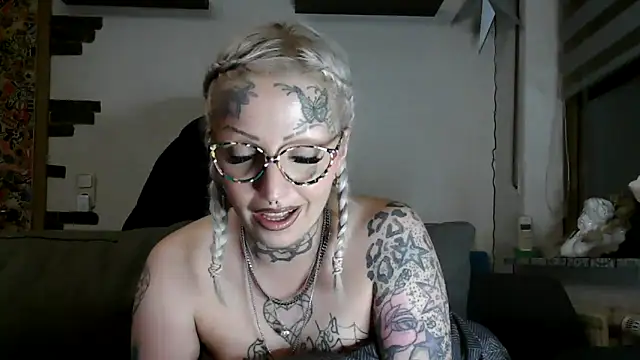 RoxxyInk's Webcam Show