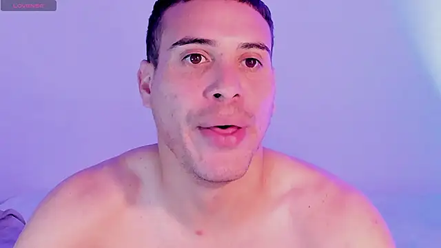 Show modela Axel__fierro na web-kameri