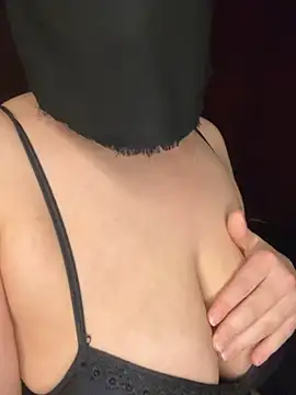 RooVaaN-Xx Live XXX-chat